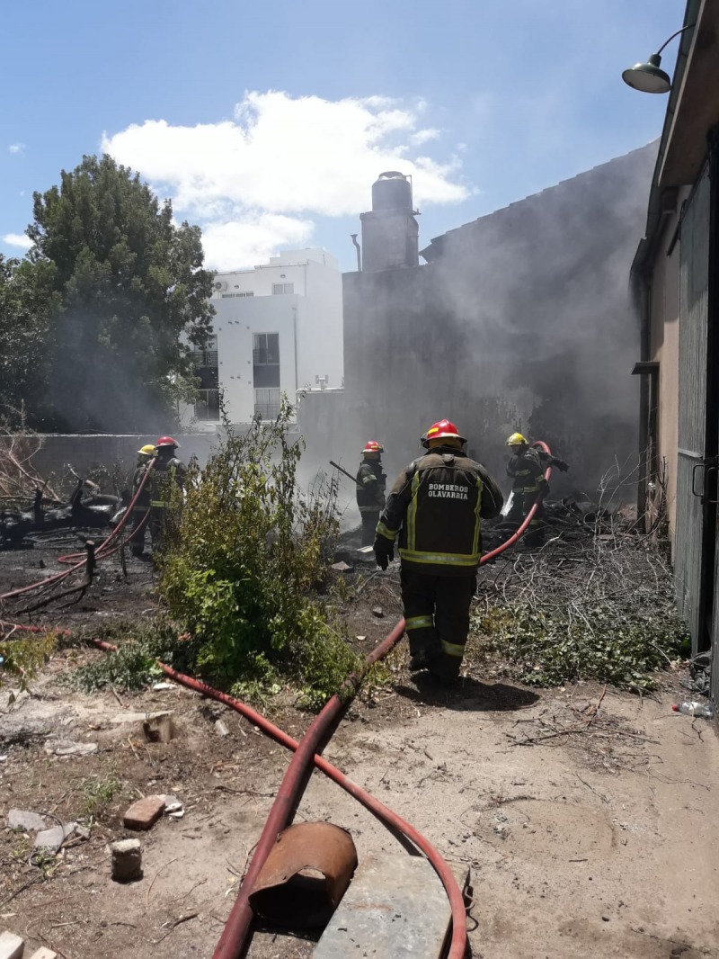 Voraz incendio en un galpn de compra-venta de artculos usados